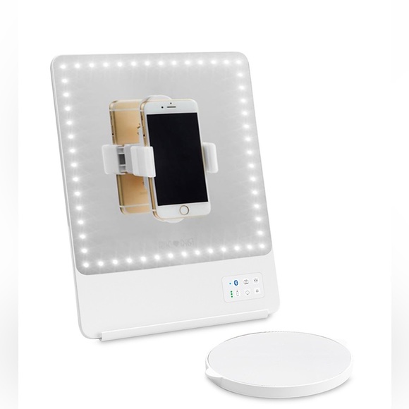 Riki loves Riki Skinny LED Travel Magnifying Mirror with Bluetooth, 5X NEW - Picture 3 of 5